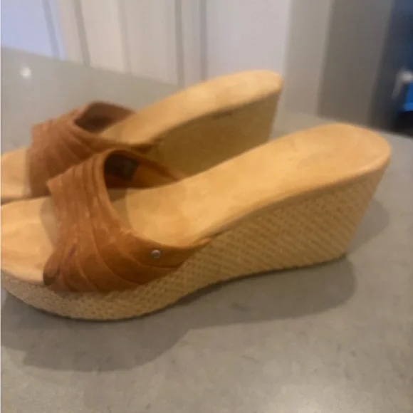 UGG Women's Alvina Tan Slide Sandals-EUC - Picture 5 of 10